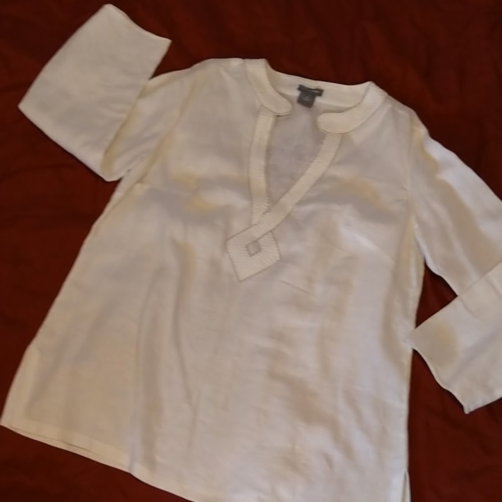 ANN TAYLOR. Nice blouse.